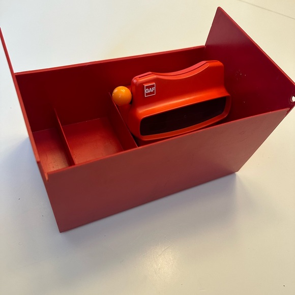 Vintage Red GAF View-Master and Storage Case - Picture 2 of 11